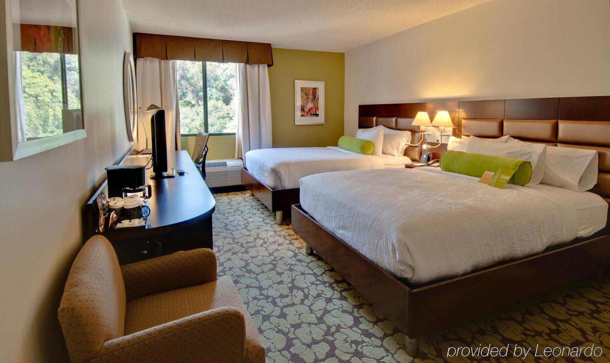 Hilton Garden Angeles / Hollywood 3*